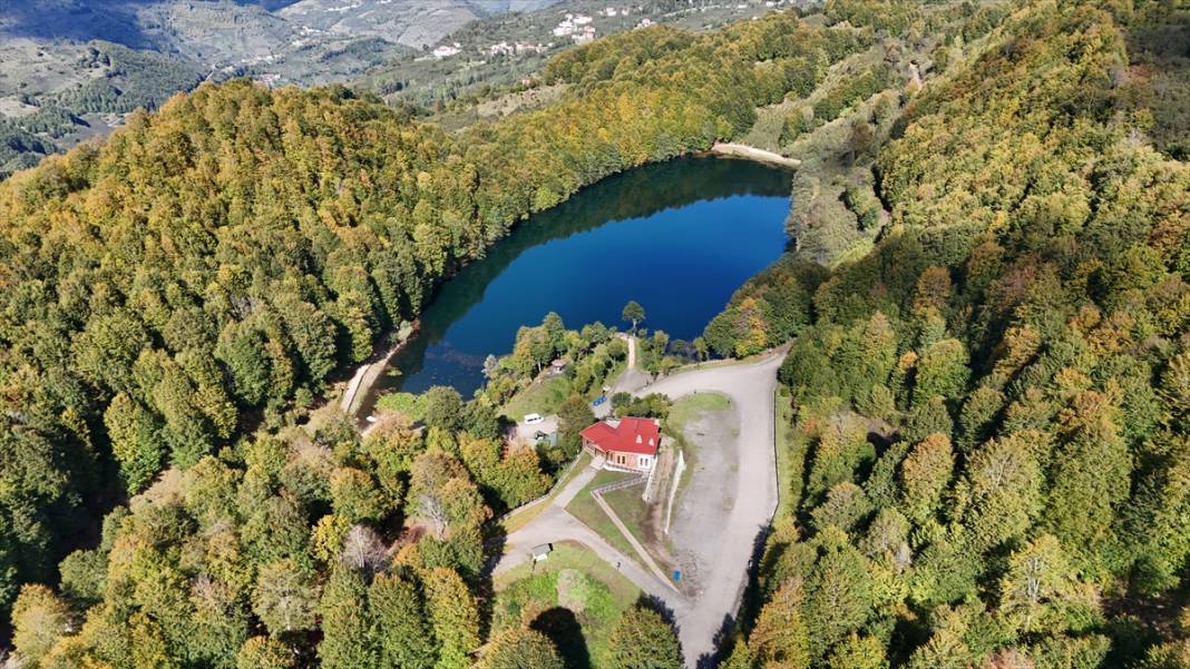 Sonbahar renkleriyle büyüleyen ünlü park rekora koşuyor 3